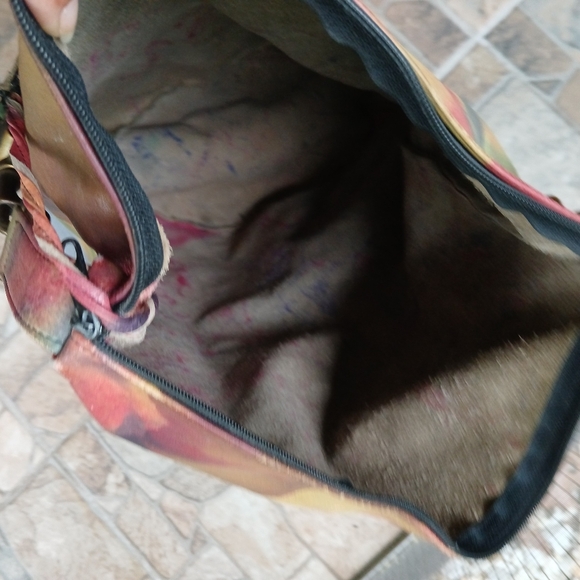 Vintage 1984 Leather painted tye dye design BoHo bag, long strap 17" 1/2 x 14" - Picture 5 of 12